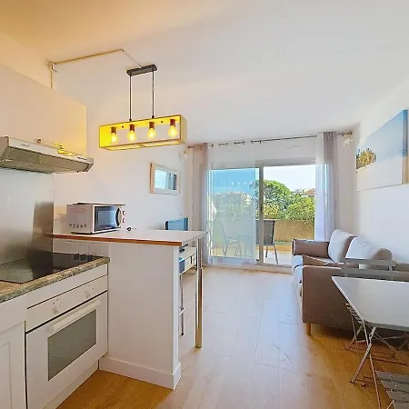 Vacation Near Sea With Private Parking Apartment *
